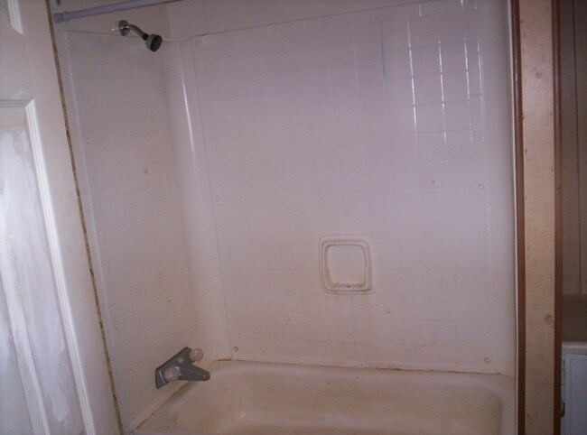 Building Photo - 547 Creekside Dr