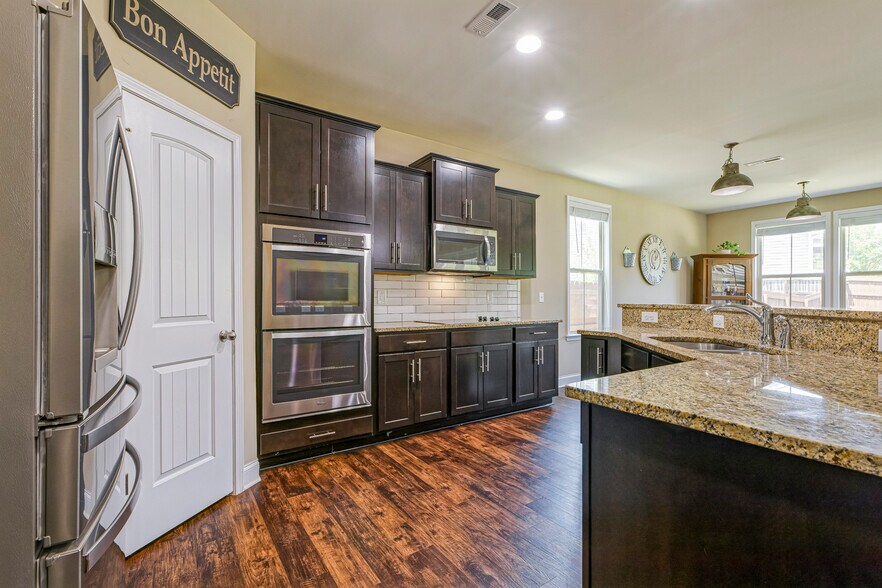 Building Photo - 1608 Cascade Falls Ln