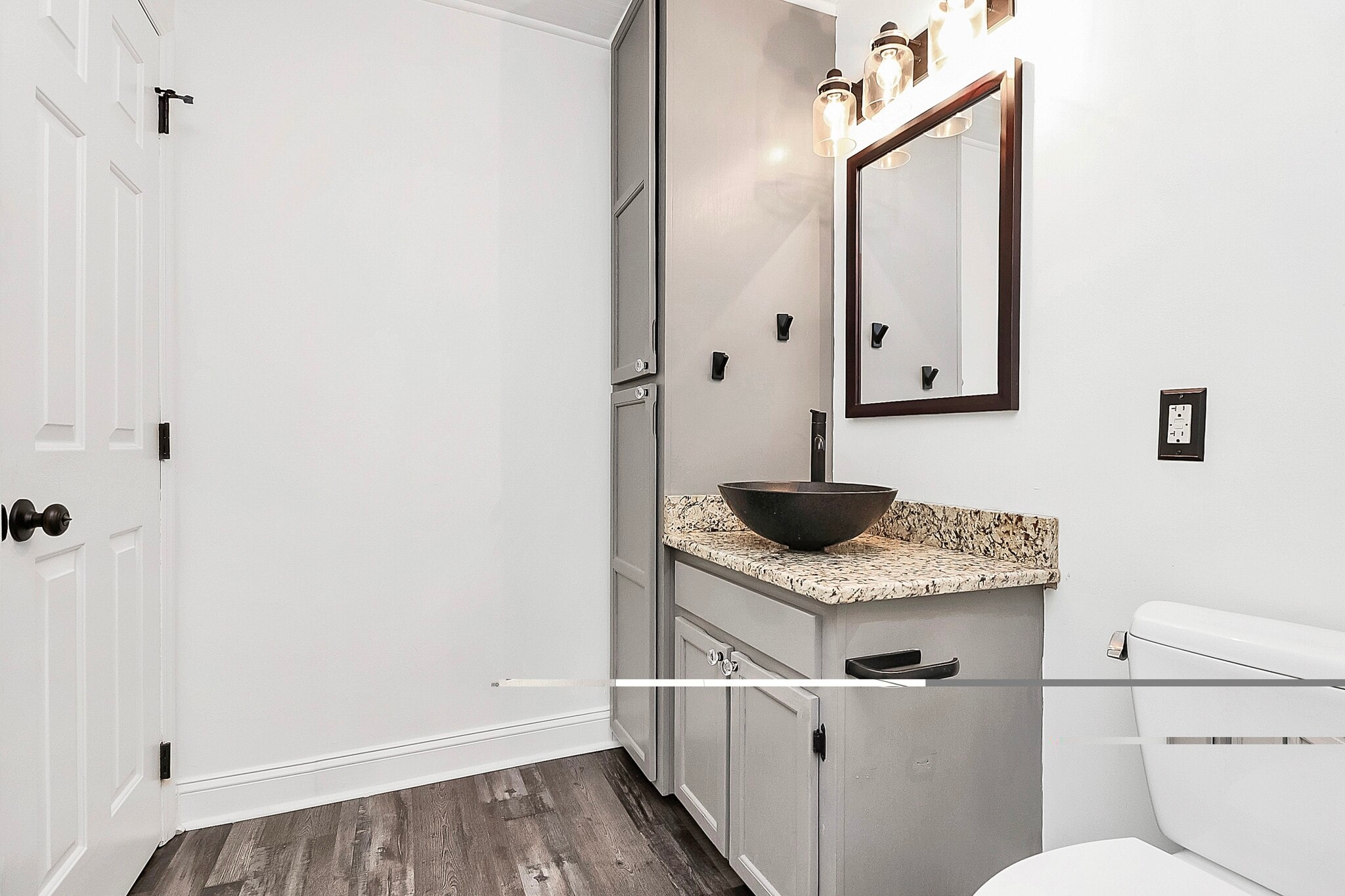 Building Photo - 1109 E Morehead St