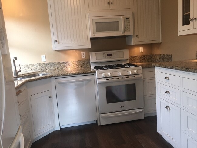 Building Photo - Nautical Coronado Home
