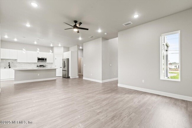 Building Photo - 5405 Heckscher Dr