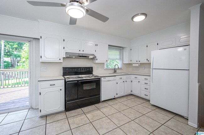 Building Photo - 1064 Sherbrooke Dr