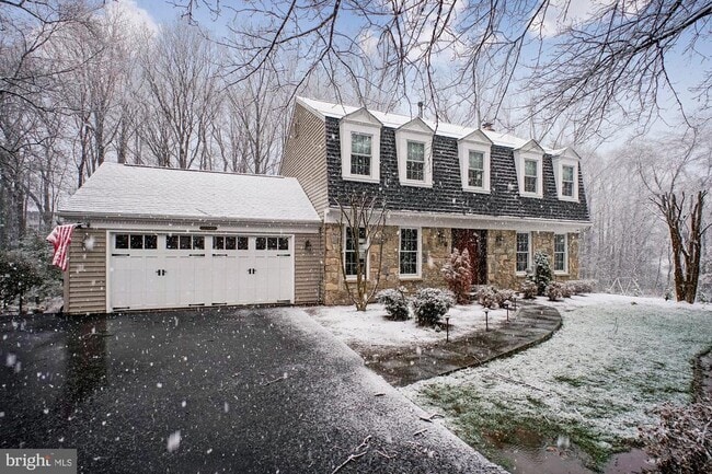 Building Photo - 4623 University Dr