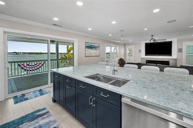 Building Photo - 804 Bay Point Dr