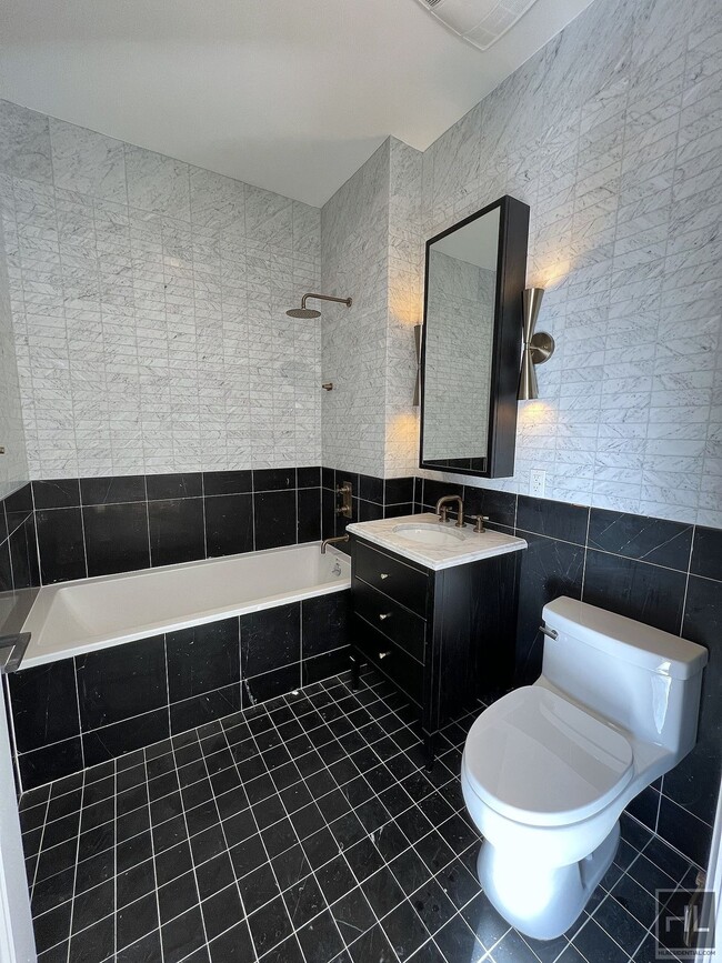 Building Photo - Brand New 1 bedroom/1 Bathroom apt w/ priv...