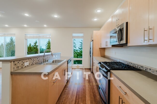 Building Photo - 3166 Vista Verde Ln SW