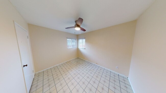 Building Photo - 4 Bedroom House on Leo with Garage!