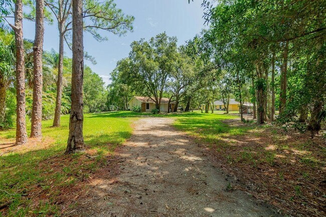 Building Photo - 11735 150th Ct N