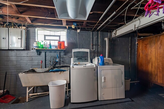 Building Photo - 3977 W 23rd St