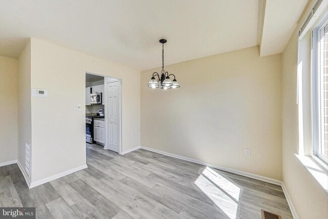 Building Photo - 906 West Side Dr