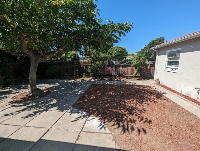 Building Photo - 485 S Fair Oaks Ave