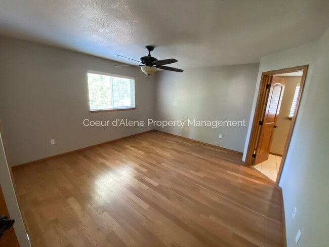 Building Photo - 4 bedroom home in Woodland Meadows!