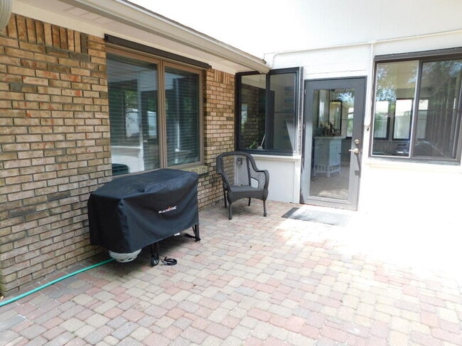 Building Photo - 939 Ridgewood Way