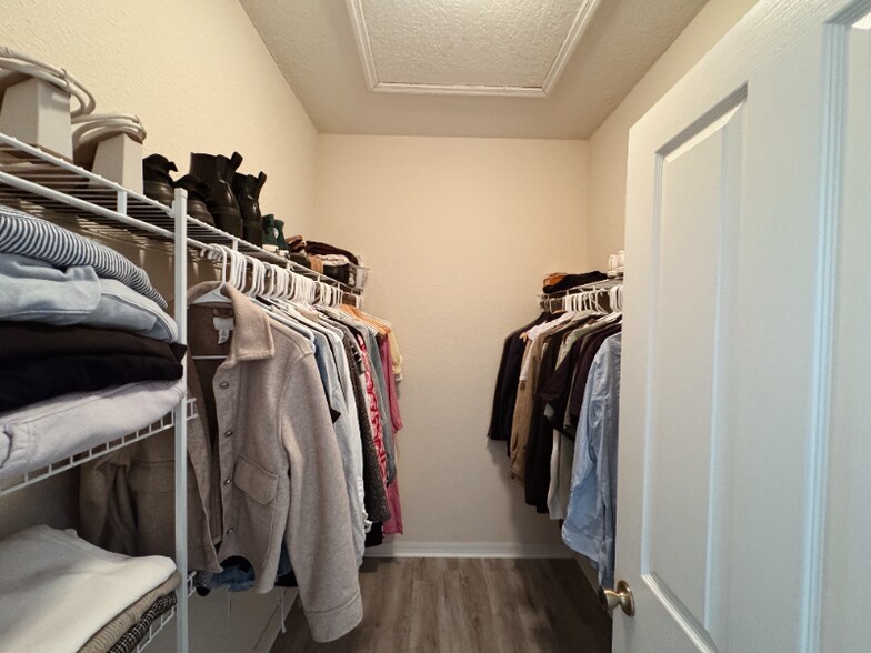 Building Photo - 2137 Winterset Dr