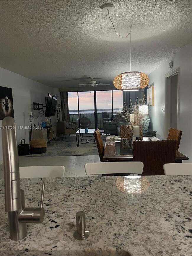 Building Photo - 5047 N Hwy A1A