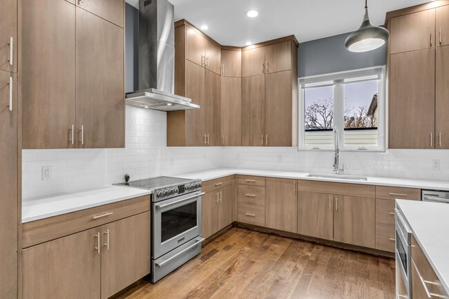 Building Photo - 418 37th Ave N