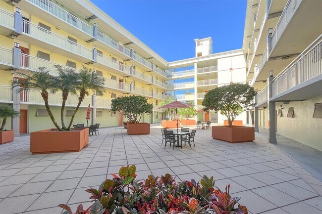 Building Photo - 690 Osceola Ave