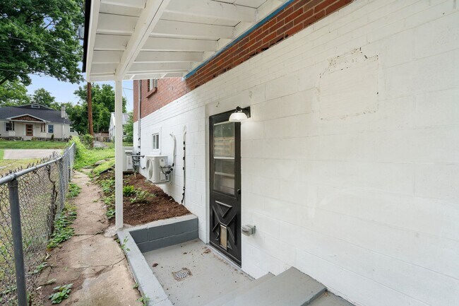 Building Photo - 1036 Seymour Ave