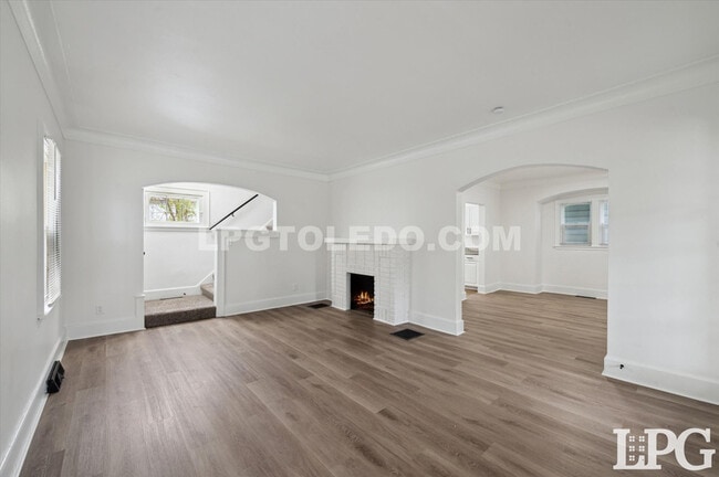 Building Photo - 4217 Asbury Dr