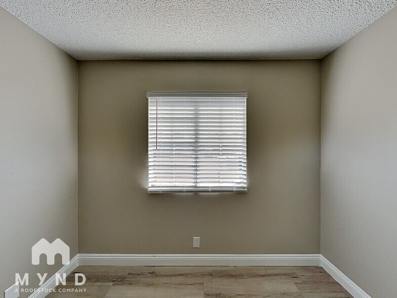 Building Photo - 433 Longtree Ave