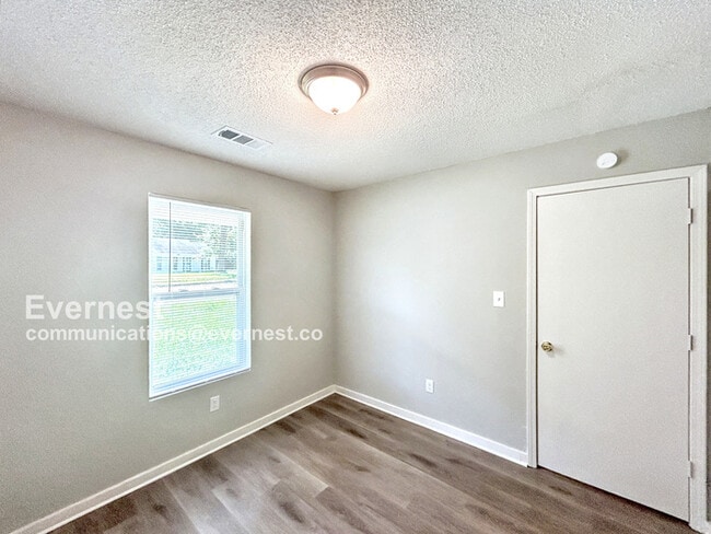 Building Photo - 3727 Kerwin Dr