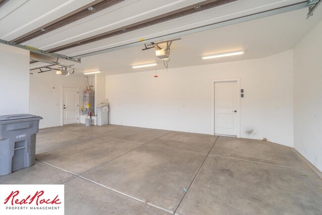 Building Photo - 4 Bedroom Spacious St. George Home with Large Backyard