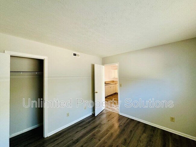 Building Photo - 215 Sunn Aire Ct