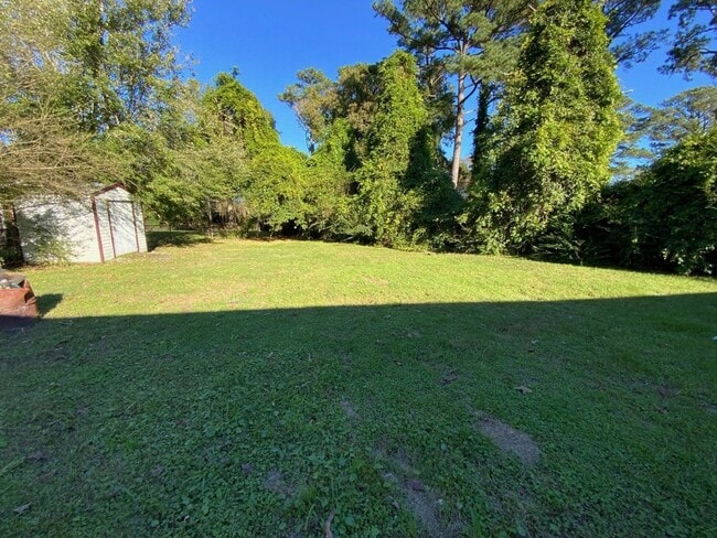 Building Photo - Welcome to Montclair!