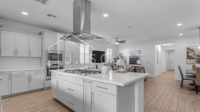 Building Photo - Modern 4-Bedroom Home with Upgraded Kitche...