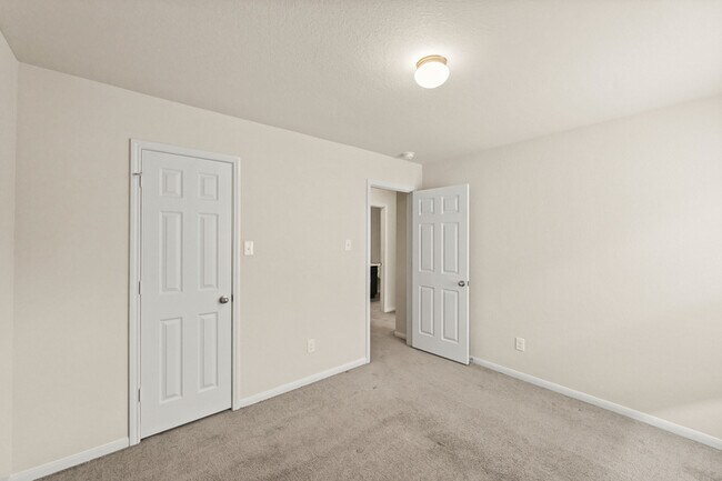 Building Photo - 16401 Olive Sparrow Dr