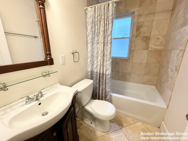 Building Photo - 178 Hillside St