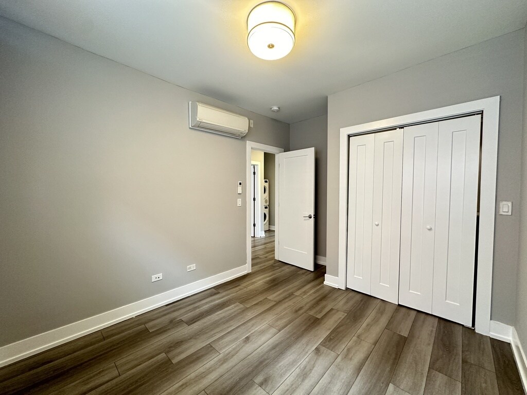 Building Photo - 3943 N Janssen Ave