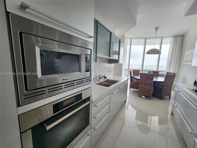 Building Photo - 18201 Collins Ave