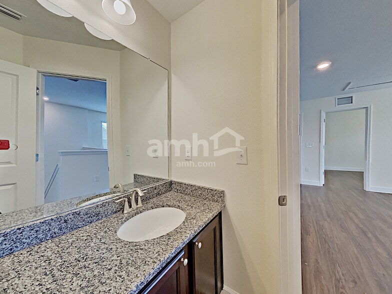 Building Photo - 322 Pine Terrace Dr