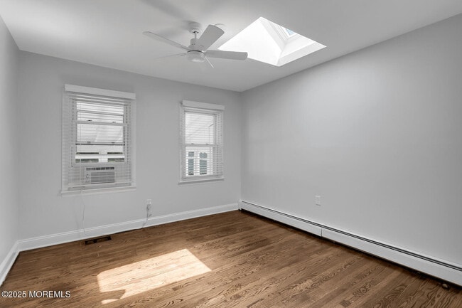 Building Photo - 608 Mercer Ave