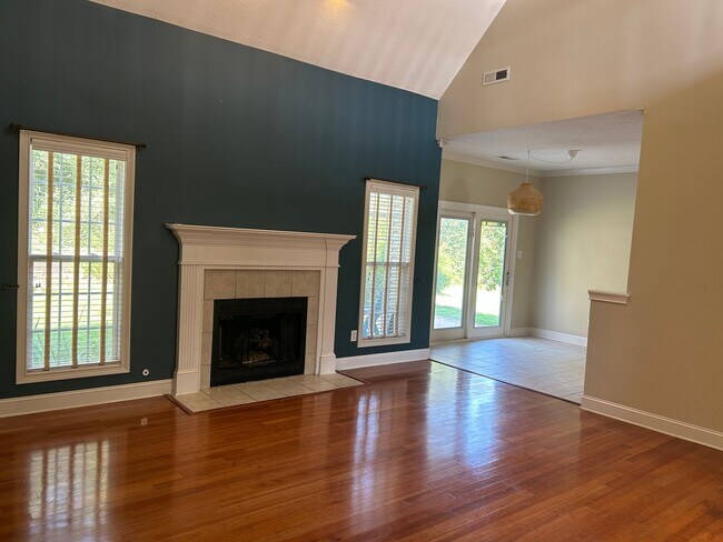 Building Photo - 2807 Oakleigh Twp Dr