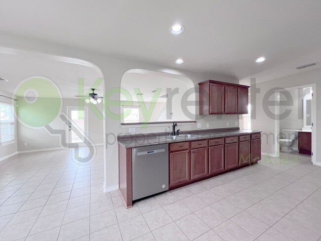 Building Photo - Beautidul 3bed/2.5 bath House in Edinburg. Don't Miss Out!