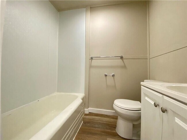 Building Photo - Affordable 3 Bedroom 1 Bath Home