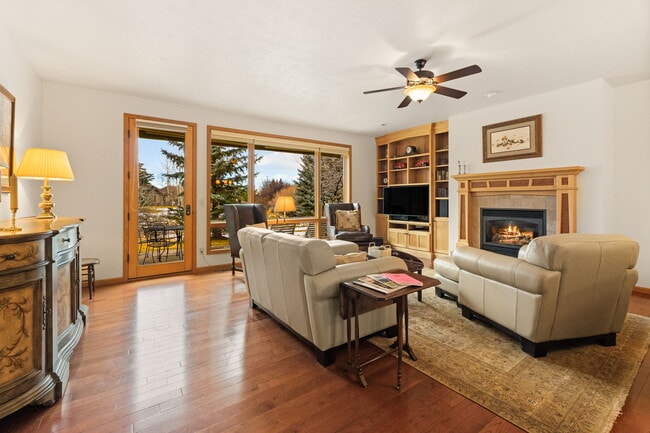 Building Photo - 3300 Graf St