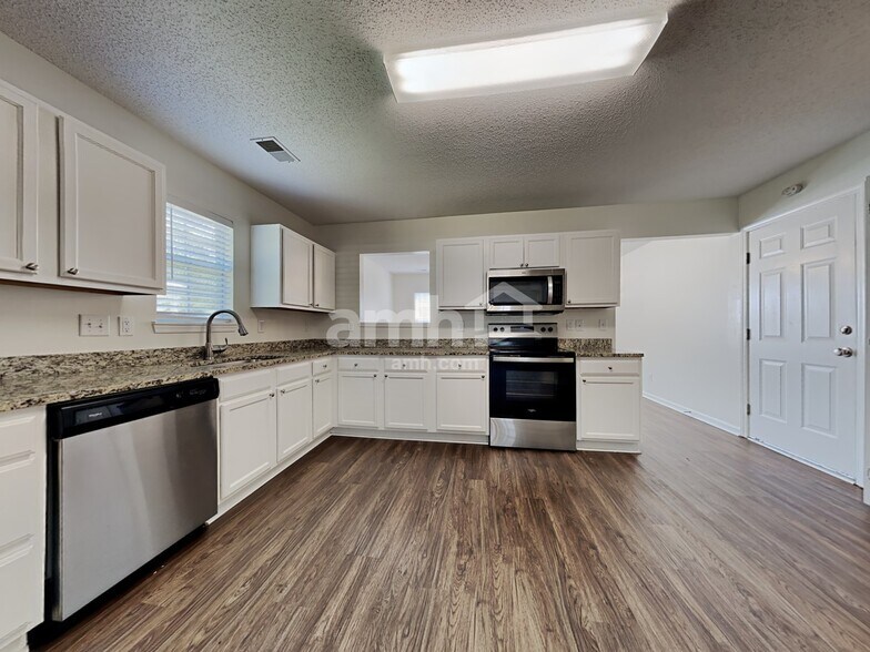 Building Photo - 119 Macallan Ct