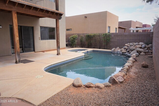 Building Photo - 950 Leonard Wood St