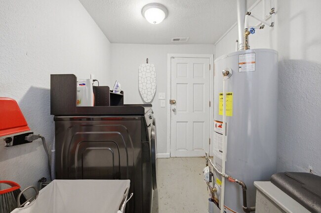 Building Photo - The Norfolk Nomad Spacious 4BR Near Downtown, ODU