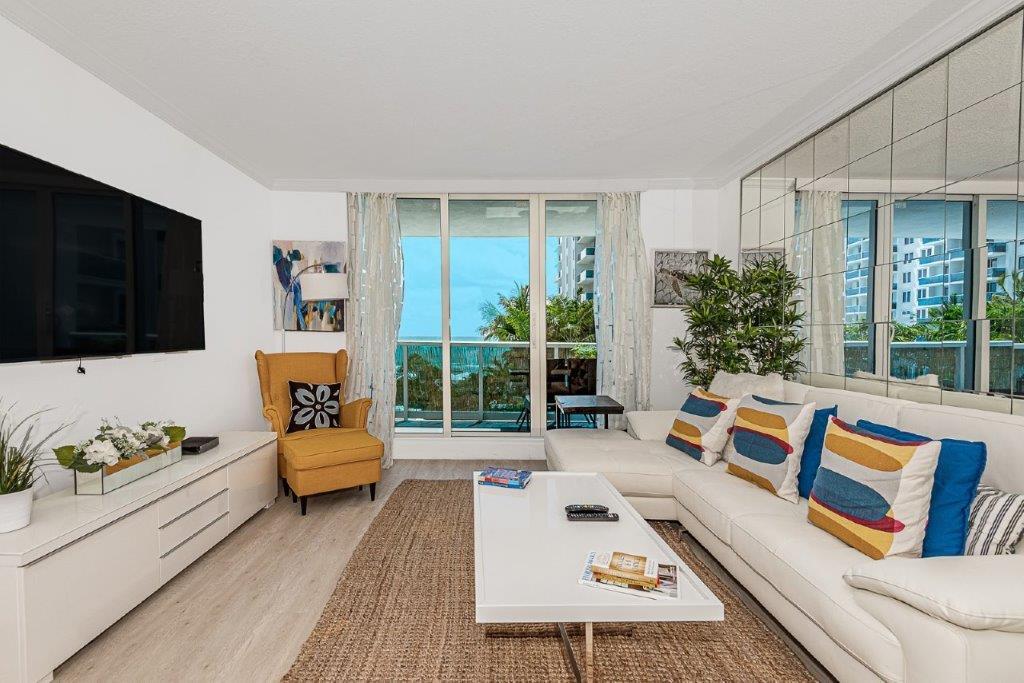 Building Photo - 2301 Collins Ave