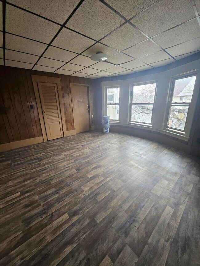 Building Photo - 1062 W 26th St