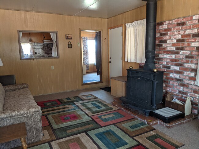 Building Photo - 1306 N Woodland Dr