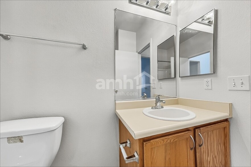 Building Photo - 5706 E Forge Cir