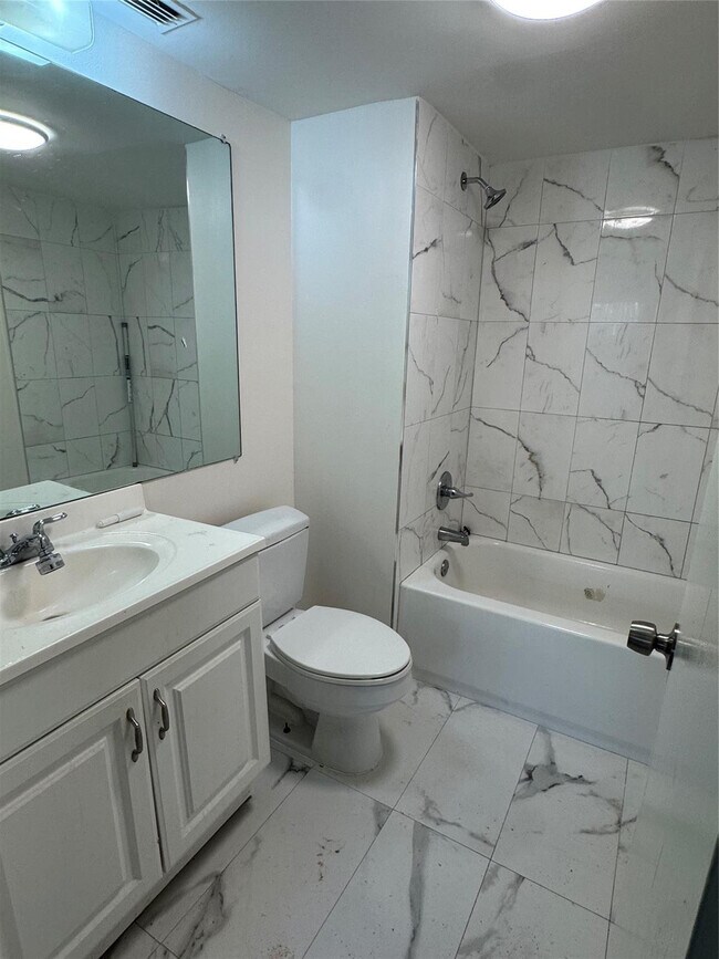 Building Photo - 1075 Riverside Dr