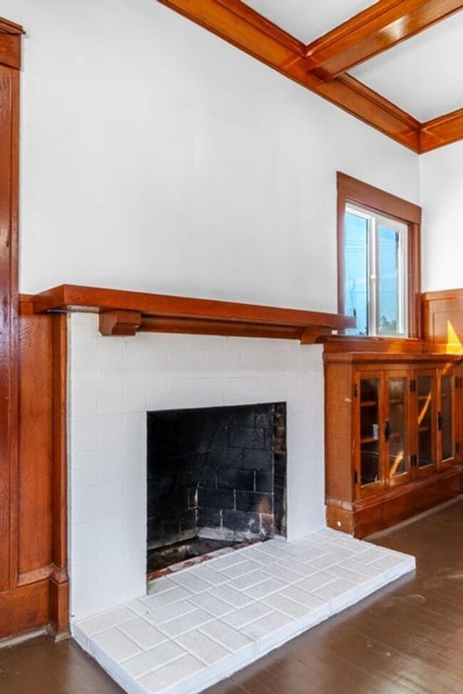 Building Photo - 1019 N Main St