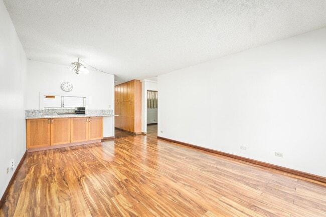 Building Photo - Ala Wai Townhome #1002