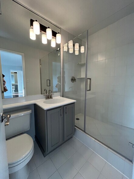 Building Photo - 1350 N Dearborn St